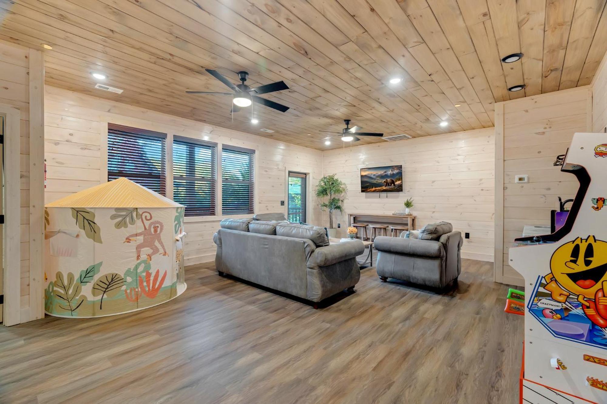 New Luxury Cabin With Indoor Pool, Hot Tub, & Theater Vila Pigeon Forge Exterior foto